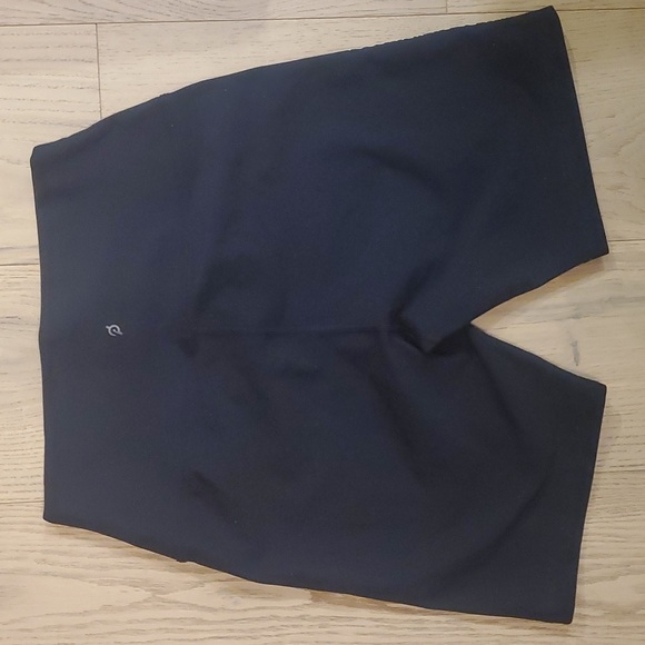 PELOTON SHORTS - Picture 3 of 5